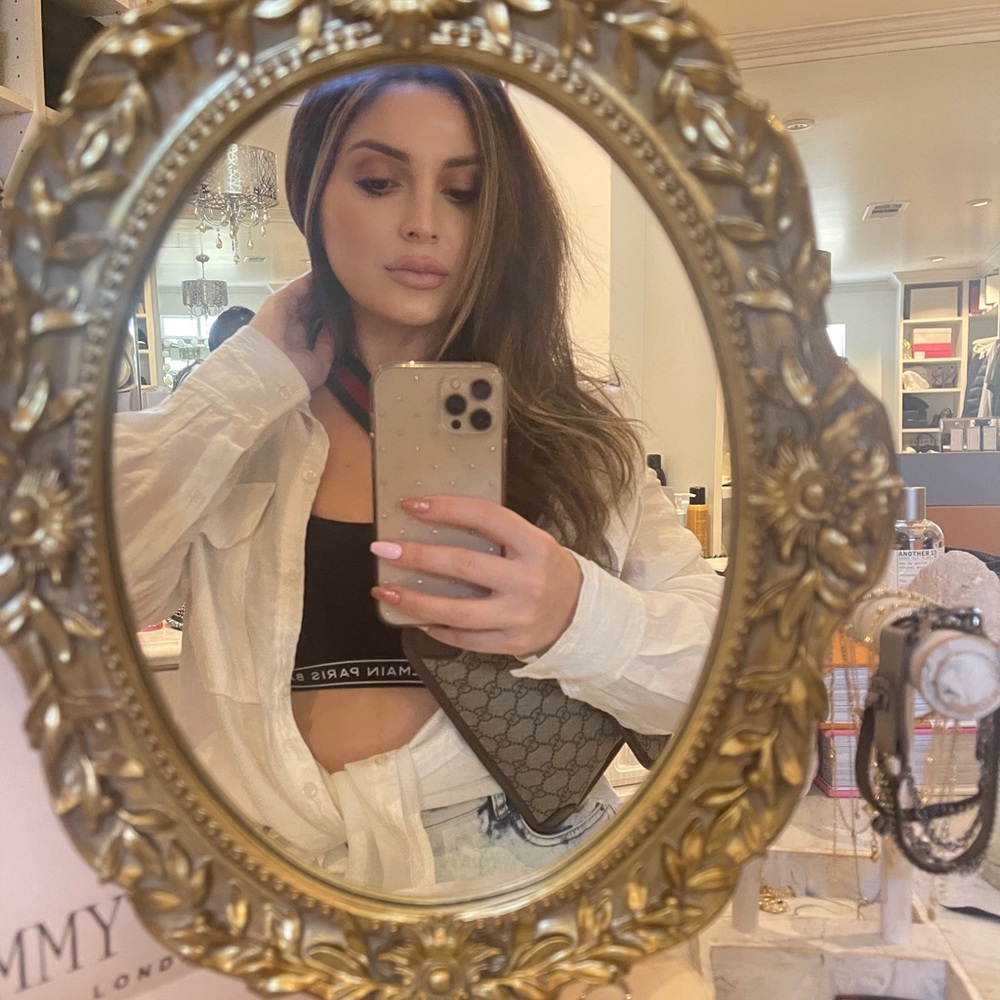 Meet your Posher, Angela